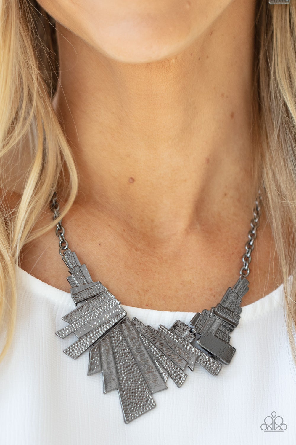 Happily Ever AFTERSHOCK Black Necklace N0279