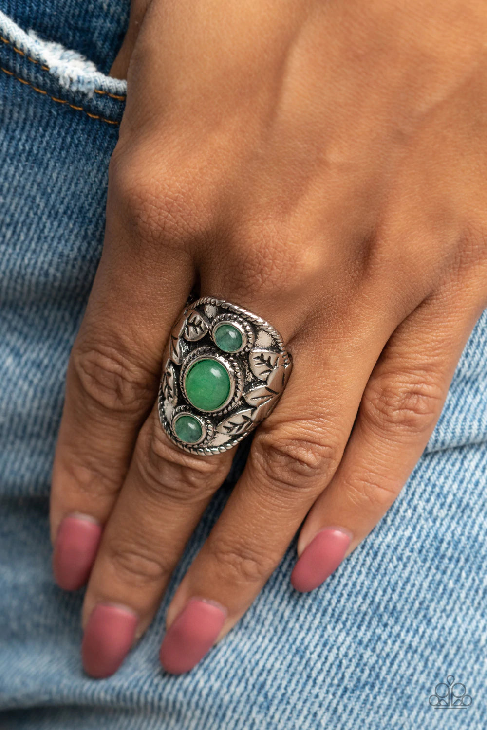 Palms Up Green Ring Paparazzi R0081