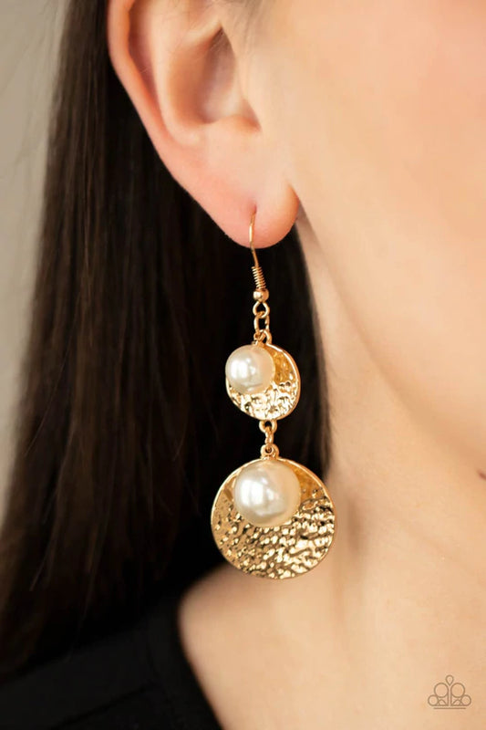 Pearl Dive Gold Earring Paparazzi E0040